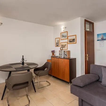 Pet Friendly In With Wifi Holiday home Dramalj